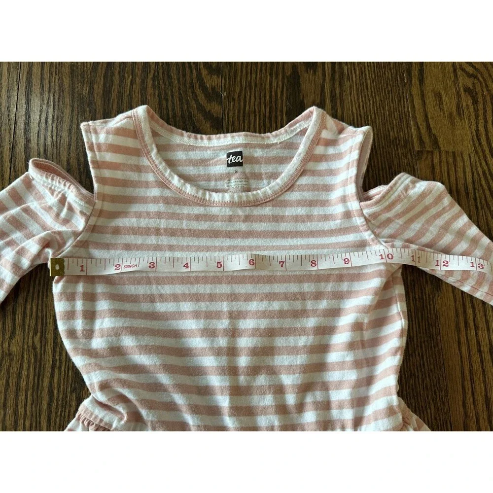 Tea Collection Girls Peek-A-Boo Shoulder Dress Size 5 Dusty Coral Comfy Cute EUC